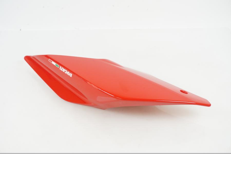 Framsidan på Bakvinge från en Ducati Panigale V2 -2022 motorcykel.