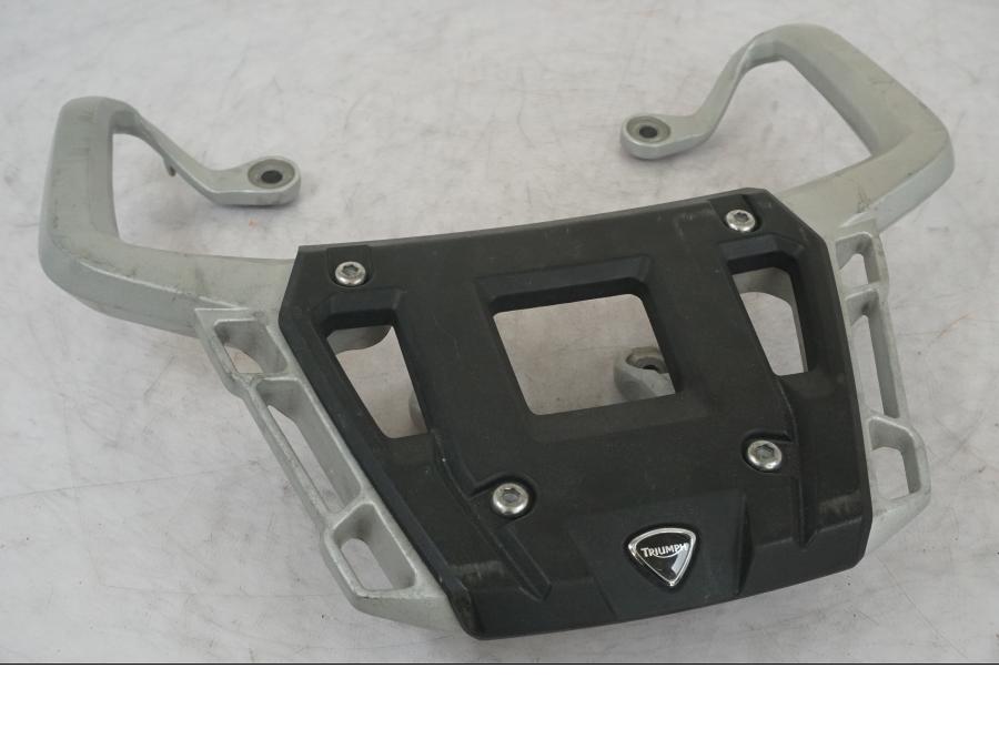 Extrabild2 på Passagerarhandtag från en Triumph Tiger Explorer -2013 motorcykel.