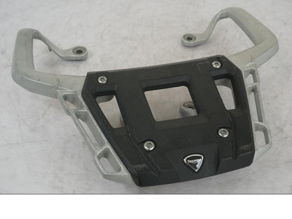 Extrabild2 på Passagerarhandtag från en Triumph Tiger Explorer -2013 motorcykel.