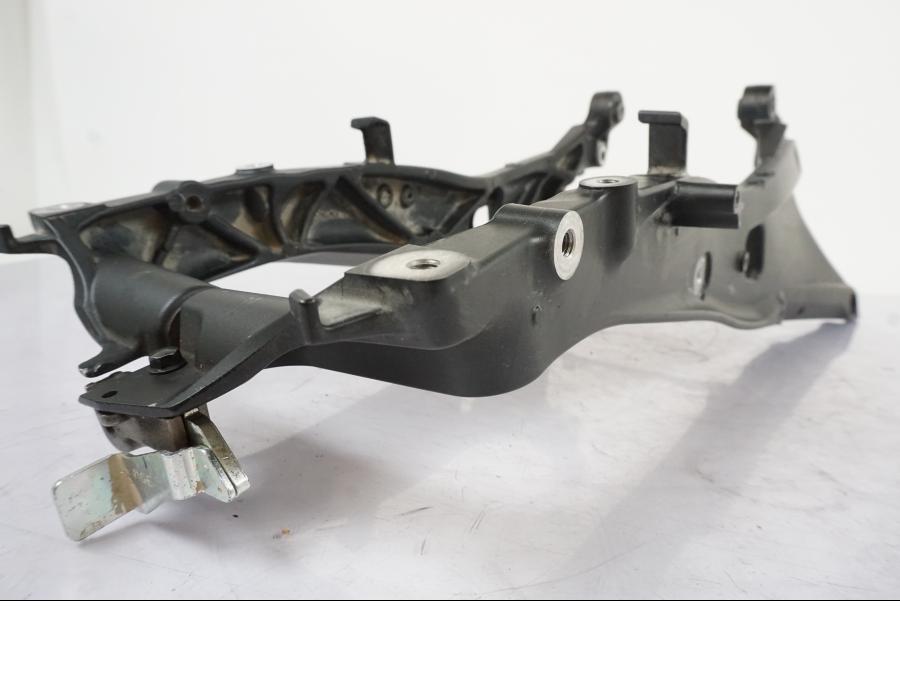 Vänster sida på Bakram från en Honda VFR 1200 -2010 motorcykel.