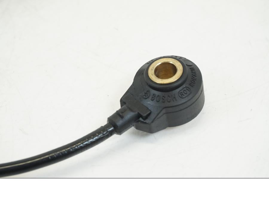 Vänster sida på Knacksensor från en Ducati Streetfighter V4 -2020 motorcykel.