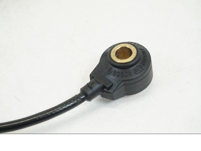 Vänster sida på Knacksensor från en Ducati Streetfighter V4 -2020 motorcykel.