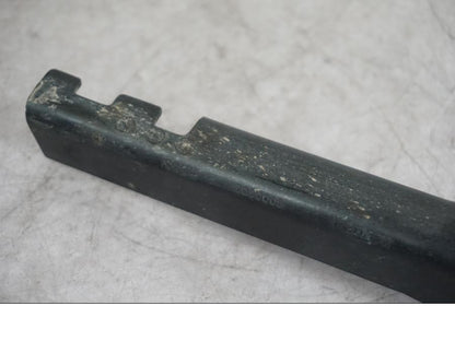 Baksidan på Plåtkåpa från en Triumph Tiger -2009 motorcykel.