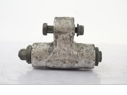 Höger sida på Stötdämparlänkage från en Yamaha XVS 1100 -2000 motorcykel.