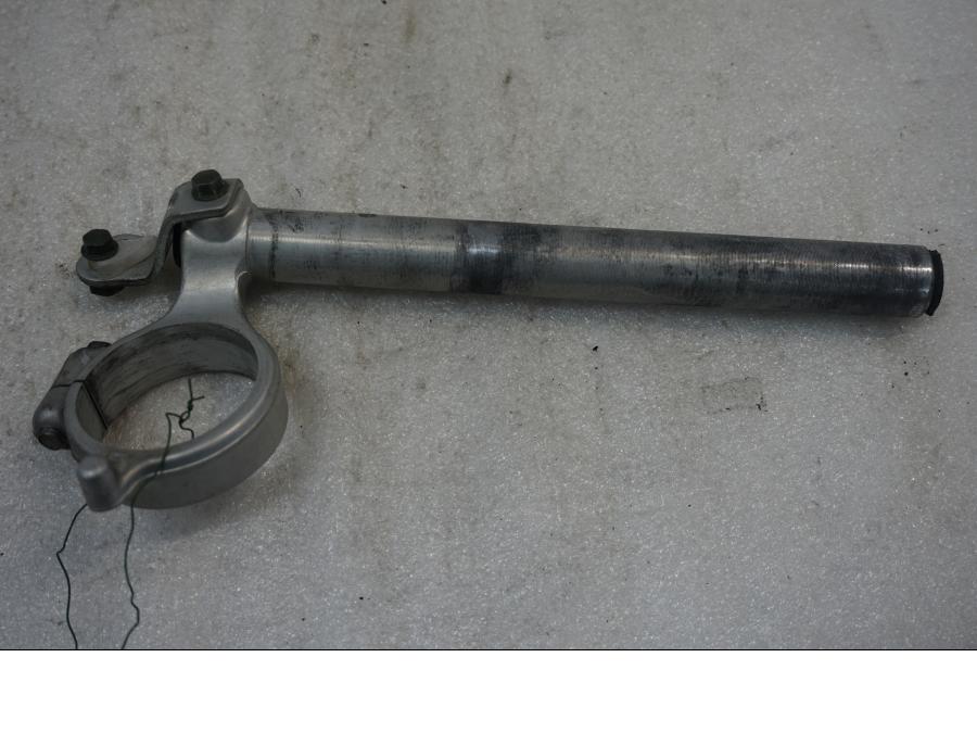 Framsidan på Styre från en Suzuki GSX-R 1000 -2003 motorcykel.