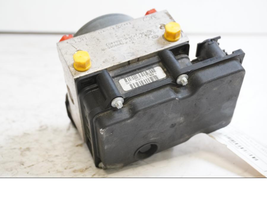 Baksidan på ABS Modulator från en BMW F 800 S -2009 motorcykel.