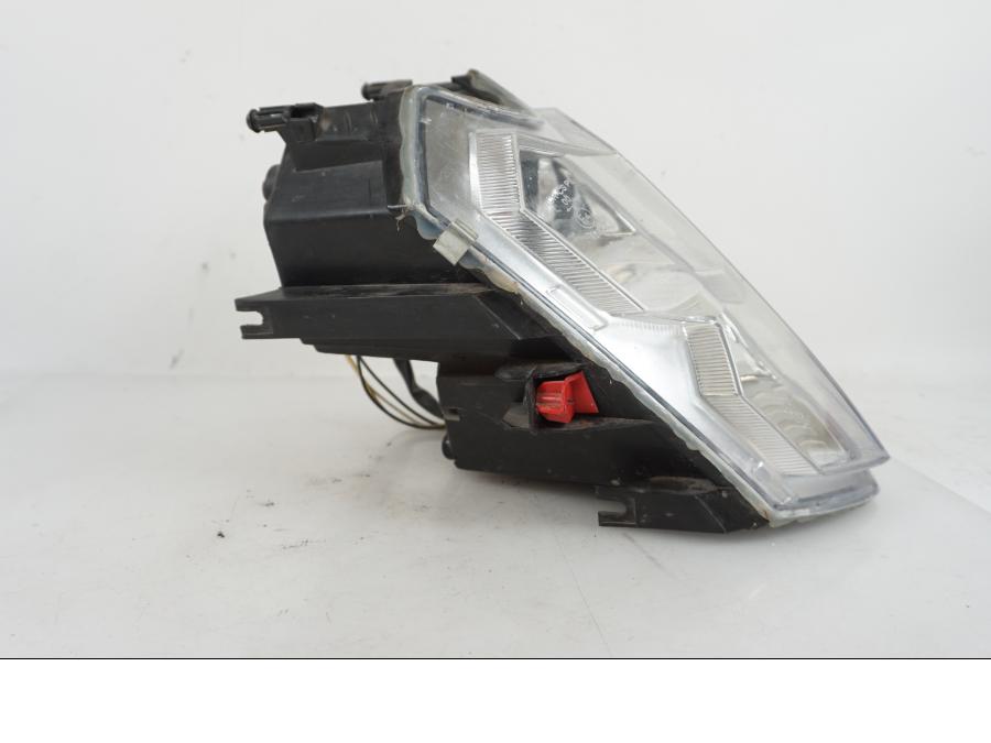 Snett uppifrån på Strålkastare från en Hyosung TE 450 Rapier -2008 ATV.