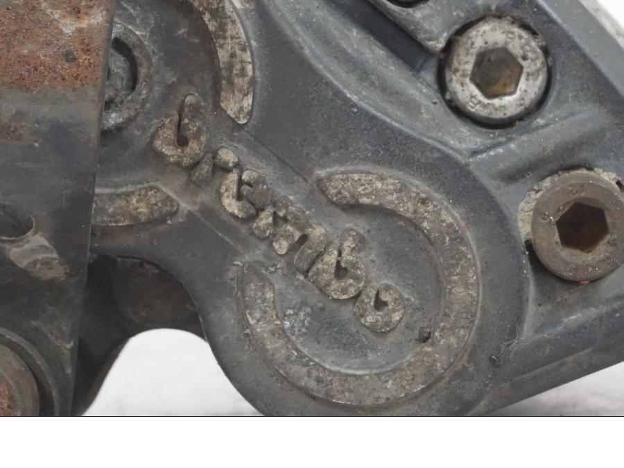 Baksidan på Bromsok från en BMW K 1100 LT -1999 motorcykel.