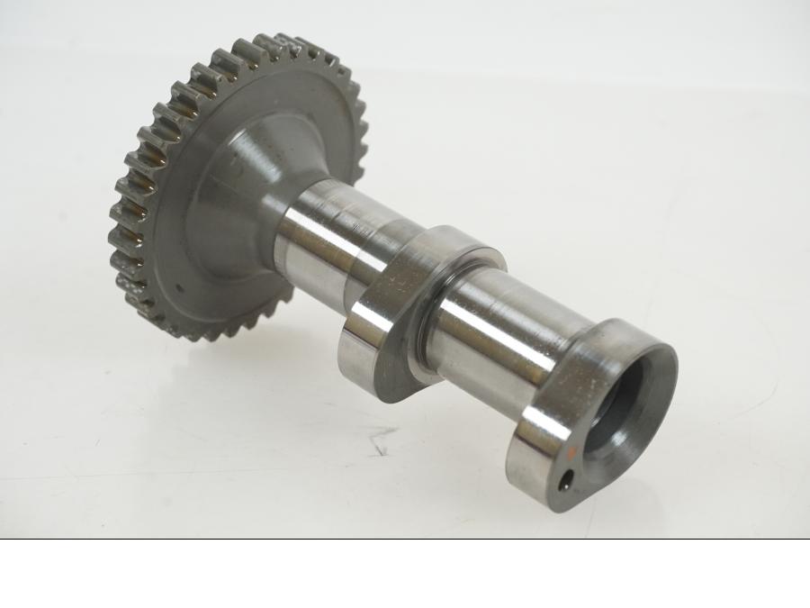 Framsidan på Kamaxel från en KTM 1290 Super Duke R -2021 motorcykel.