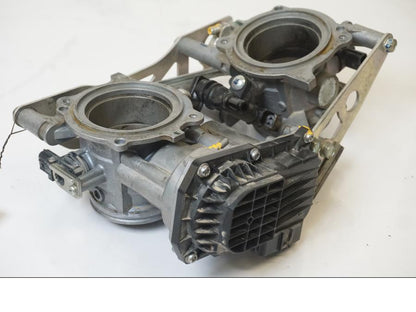 Snett uppifrån på Spjällhus från en KTM 1190 Adventure -2015 motorcykel.