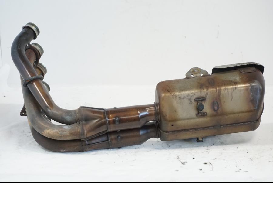 Snett uppifrån på Grenrör från en Yamaha YZF R6 -2006 motorcykel.