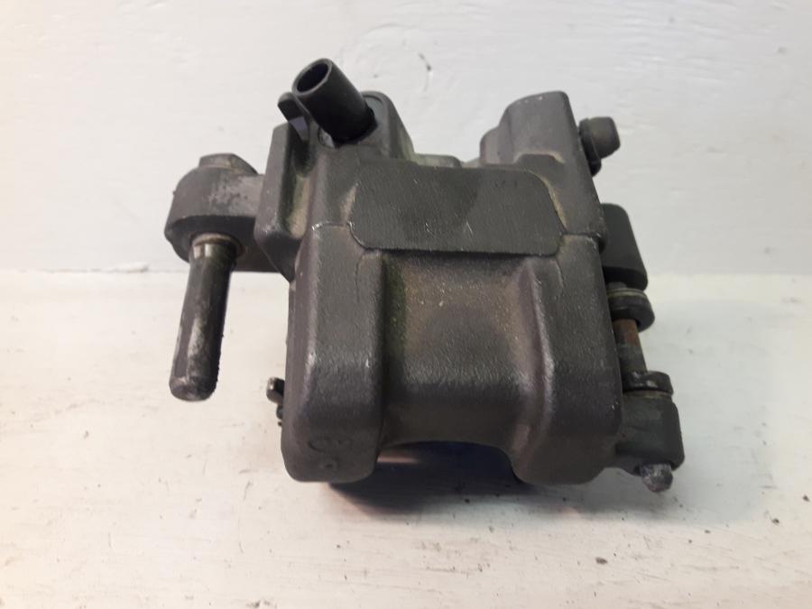 Baksidan på Bromsok från en Honda CBR 600 -1999 motorcykel.