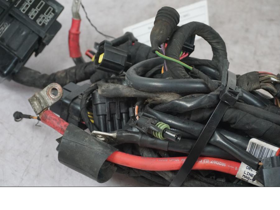 Vänster sida på Kabelstam från en Buell 1125 R -2008 motorcykel.