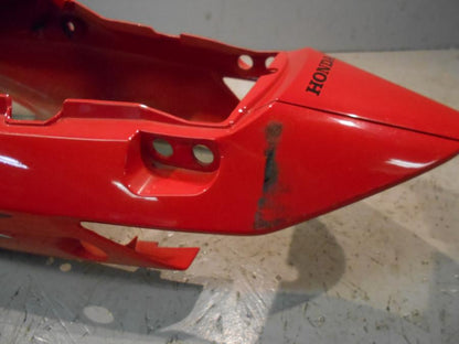 Snett nerifrån på Bakvinge från en Honda CBR 125 R -2007 motorcykel.