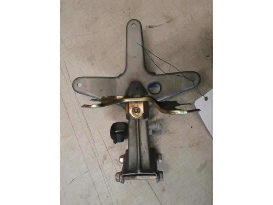 Baksidan på Instrumentpanelsfäste från en Cagiva Gran Canyon 900 ie -1998 motorcykel.