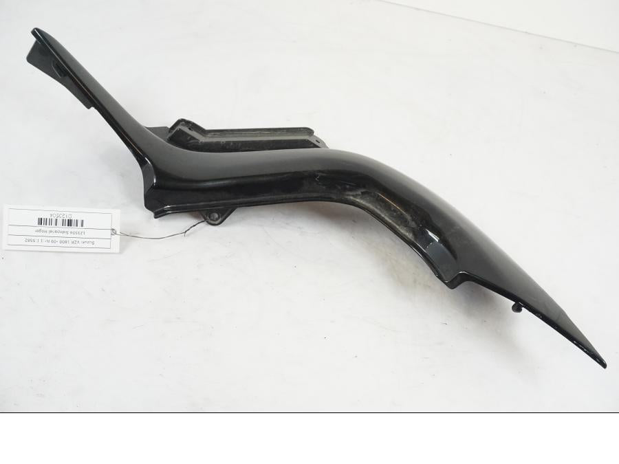 Snett uppifrån på Sidopanel från en Suzuki VZR 1800 -2009 motorcykel.