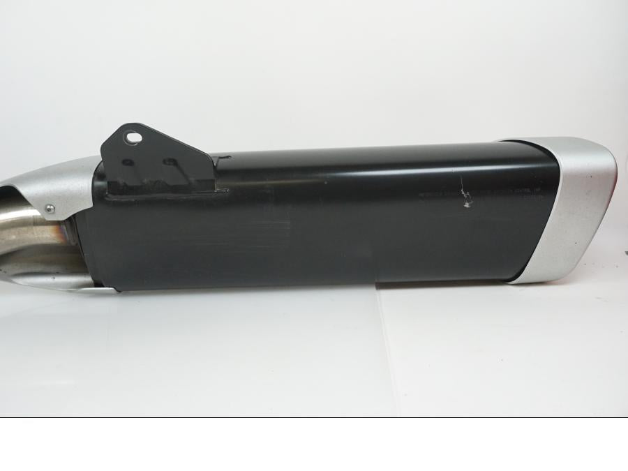 Vänster sida på Ljuddämpare från en Kawasaki ZZ-R 1400 -2013 motorcykel.