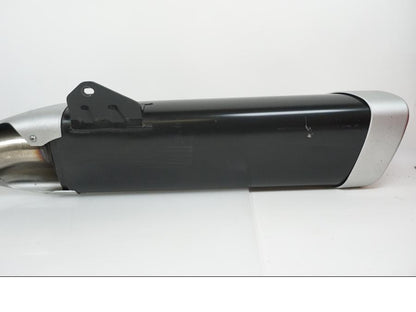 Vänster sida på Ljuddämpare från en Kawasaki ZZ-R 1400 -2013 motorcykel.