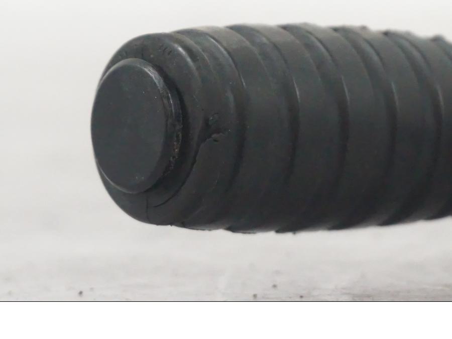 Snett uppifrån på Växelpedal från en KTM 1290 Super Duke R -2022 motorcykel.