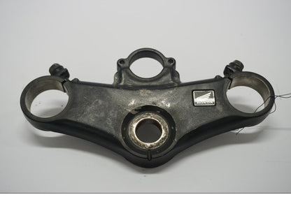 Framsidan på Gaffelkrona från en Honda VTR 1000 F -2005 motorcykel.