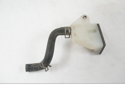 Höger sida på Bromsvätskebehållare från en Suzuki SV 650 S -2005 motorcykel.