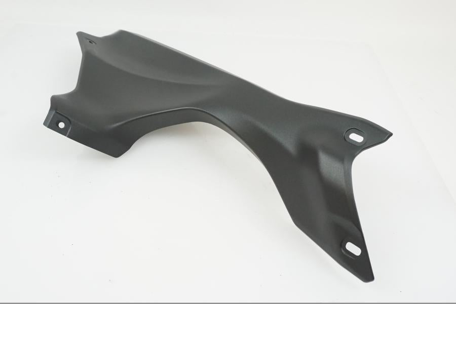 Höger sida på Toppkåpsinsida från en Yamaha YZF-R7 -2022 motorcykel.