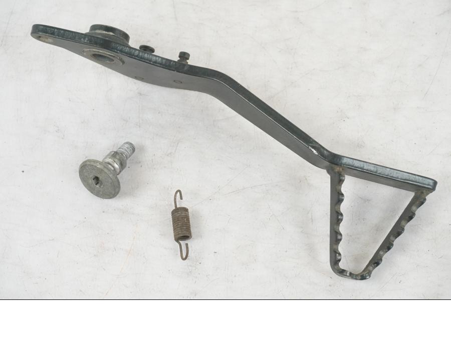 Framsidan på Bromspedal från en Triumph Tiger Explorer -2013 motorcykel.