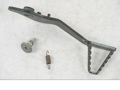 Framsidan på Bromspedal från en Triumph Tiger Explorer -2013 motorcykel.