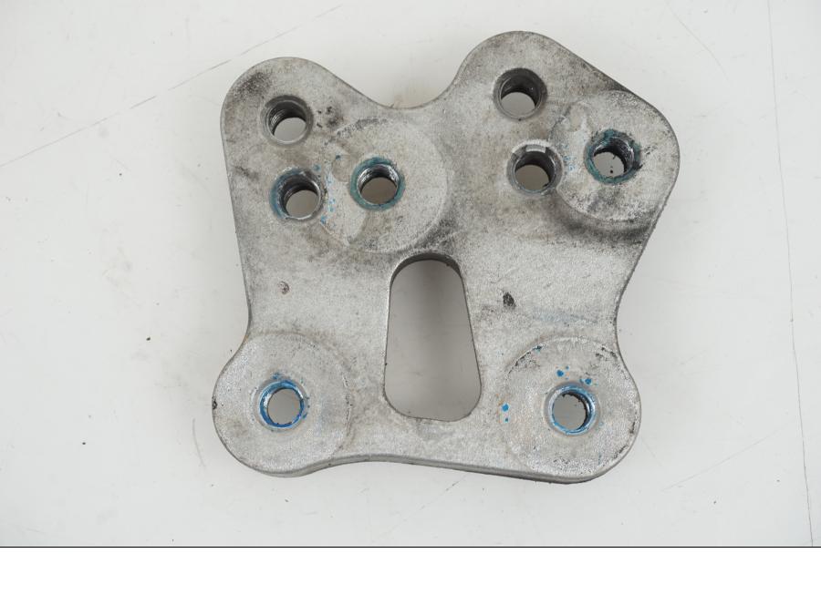 Framsidan på Fotpinnefäste inre från en Suzuki GSX-R 1000 -2007 motorcykel.