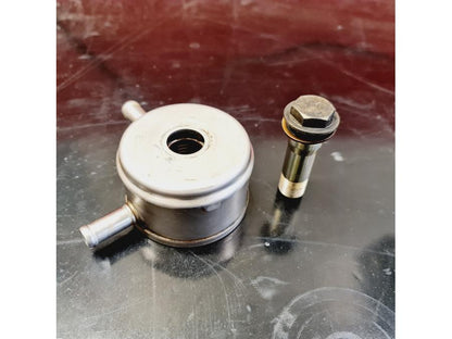 Baksidan på Oljevattenkyl från en Yamaha YZF R6 -2000 motorcykel.