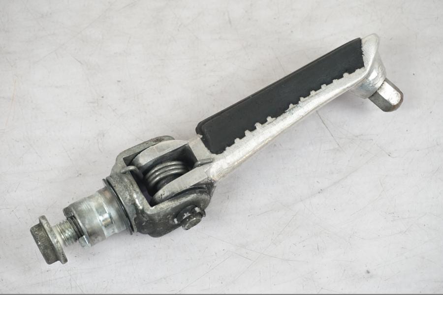 Framsidan på Fotpinne från en Suzuki SV 650 -1999 motorcykel.