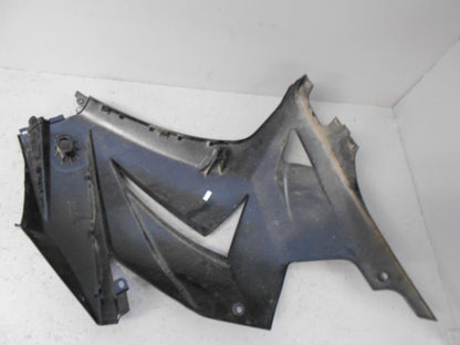 Snett uppifrån på Sidkåpa från en Kawasaki Ninja 250 -2009 motorcykel.