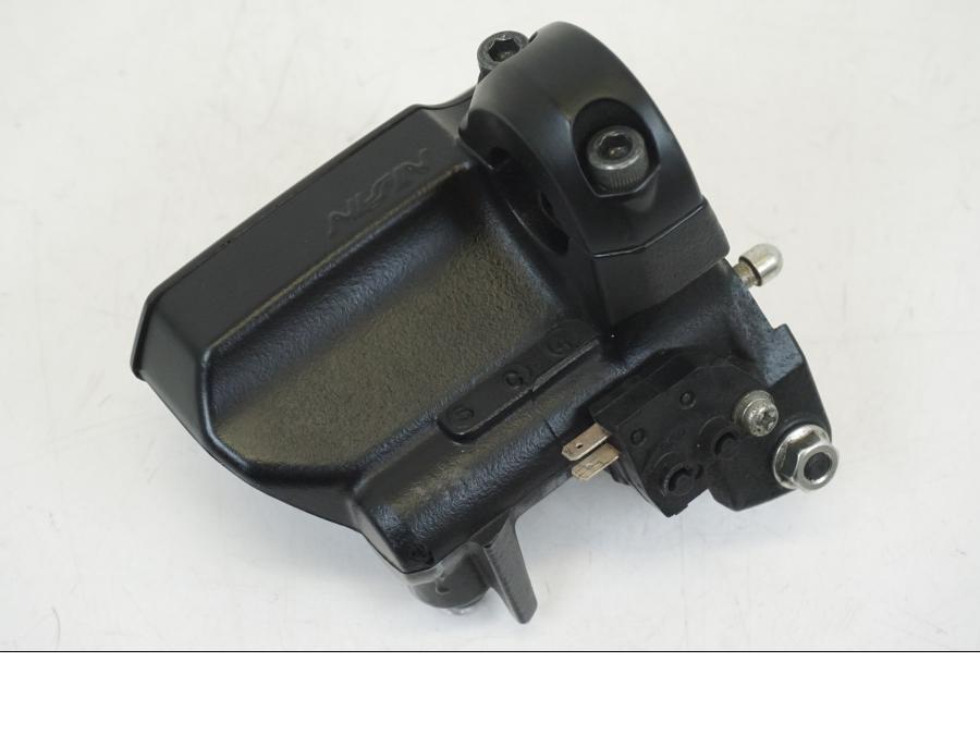 Vänster sida på Bromshuvudcylinder från en Kawasaki ER-6F -2016 motorcykel.