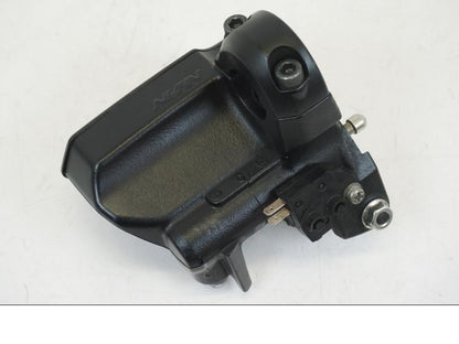 Vänster sida på Bromshuvudcylinder från en Kawasaki ER-6F -2016 motorcykel.