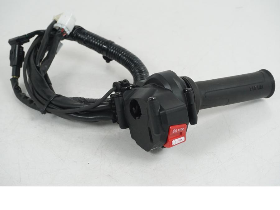 Framsidan på Styrelreglage från en Yamaha MT-09 Tracer -2021 motorcykel.