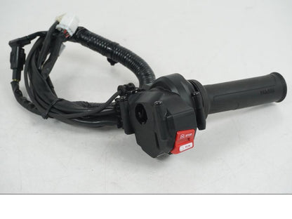 Framsidan på Styrelreglage från en Yamaha MT-09 Tracer -2021 motorcykel.