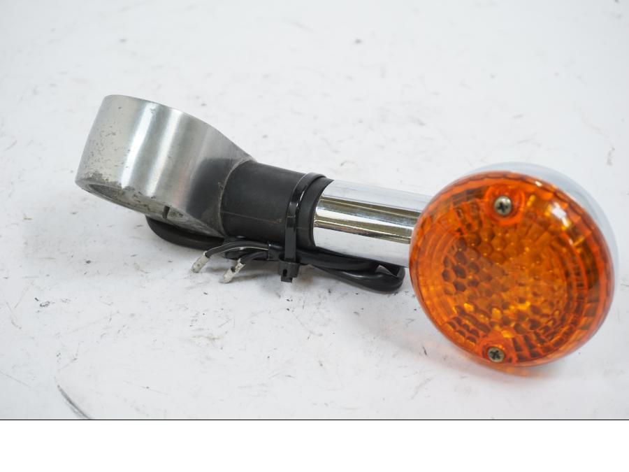 Framsidan på Blinkers från en Suzuki VS 800 -1994 motorcykel.