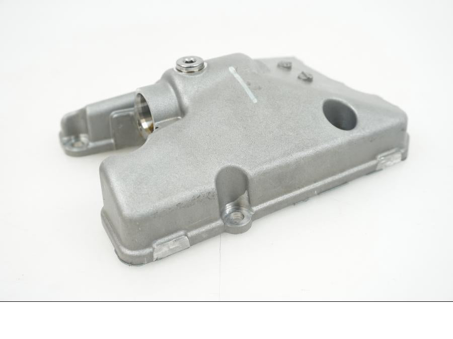 Vänster sida på Oljetråg från en BMW F 850 GS -2019 motorcykel.