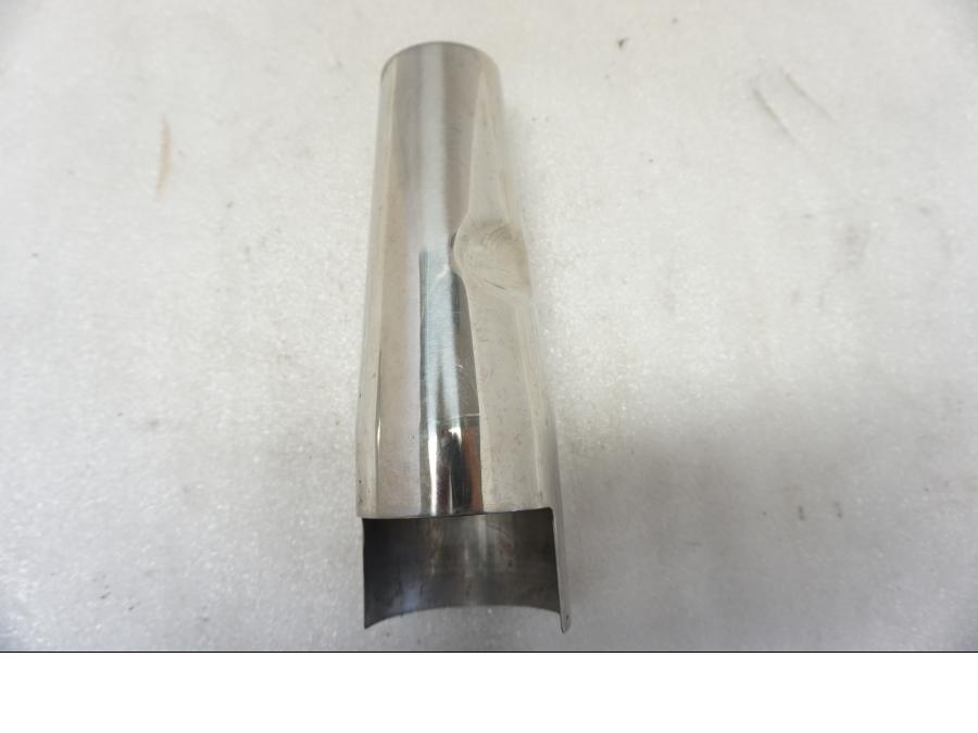 Framsidan på Gaffelbendekor från en Suzuki VL 800 -2004 motorcykel.