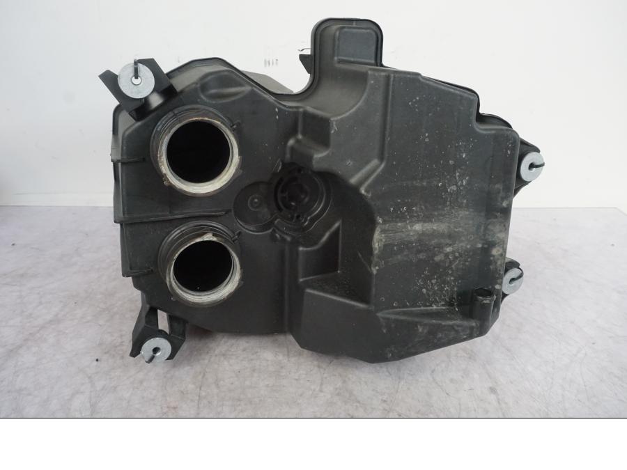 Framsidan på Luftburk från en BMW F 800 R -2018 motorcykel.