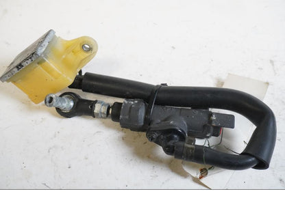 Framsidan på Bromshuvudcylinder från en Honda CBR 1000 RR -2006 motorcykel.