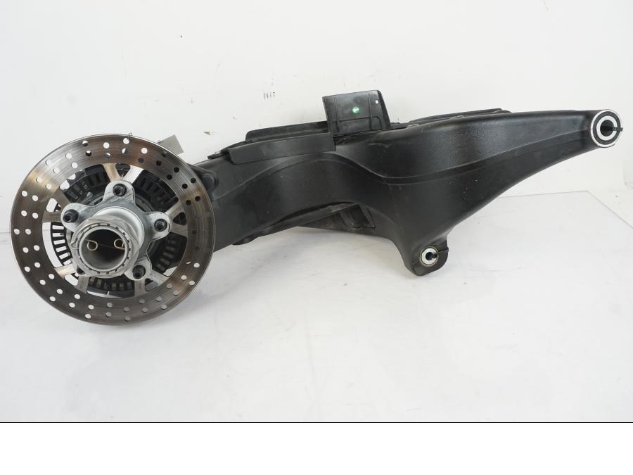 Extrabild3 på Sving från en KTM 1290 Super Duke R EVO -2023 motorcykel.