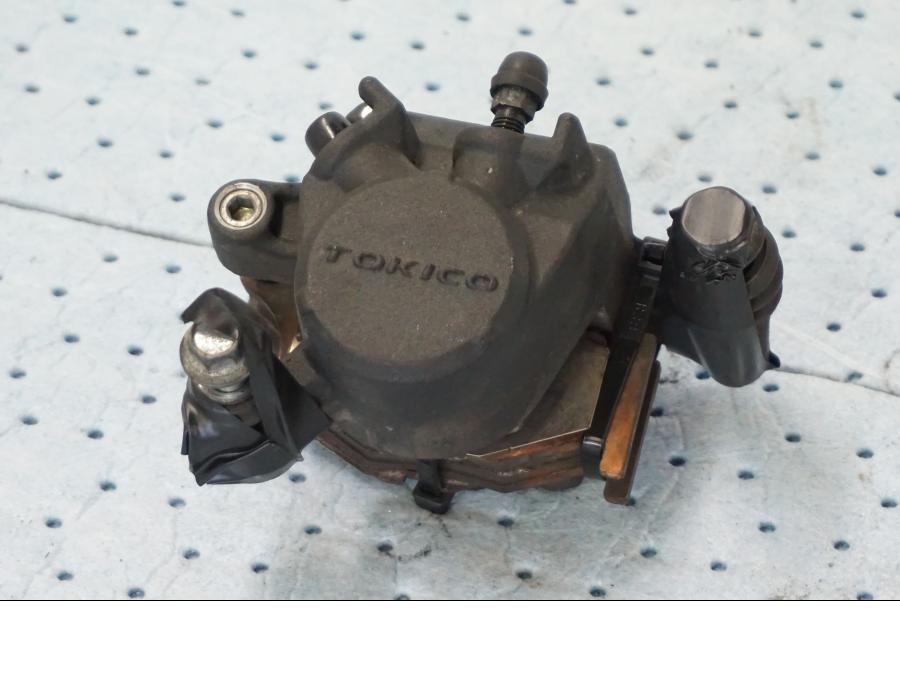 Vänster sida på Bromsok från en Suzuki GSX-R 1000 -2008 motorcykel.