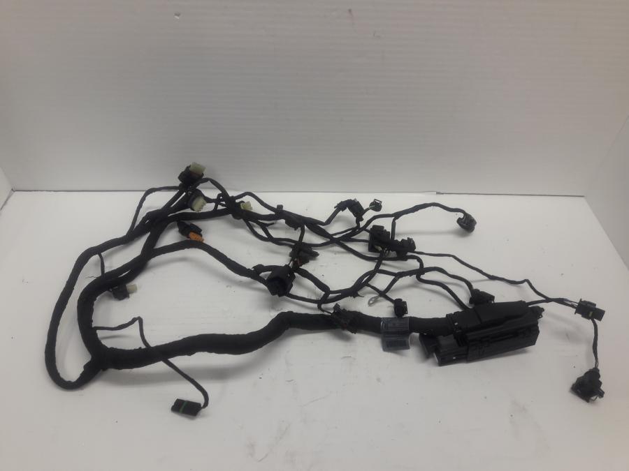 Framsidan på Kabelstam från en BMW R 1250 RS -2020 motorcykel.