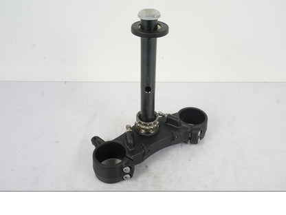 Framsidan på Gaffelkrona från en KTM 1290 Super Duke -2019 motorcykel.