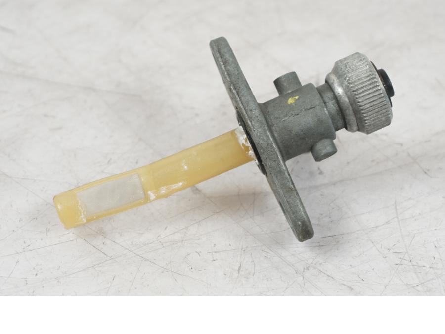 Höger sida på Bensinkran från en KTM 690 SM R -2009 motorcykel.