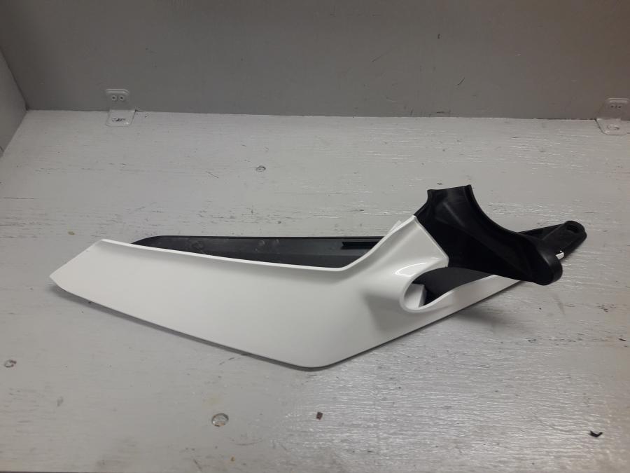 Baksidan på Bakvinge från en KTM 125 Duke -2017 motorcykel.