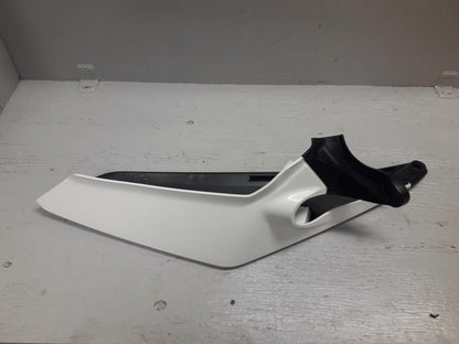 Baksidan på Bakvinge från en KTM 125 Duke -2017 motorcykel.