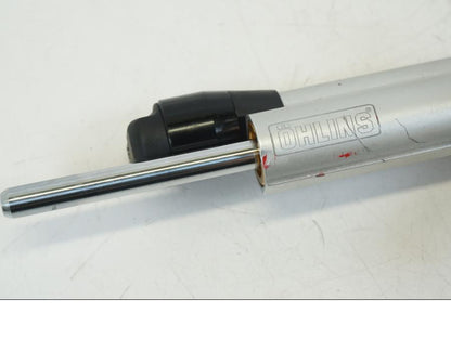 Vänster sida på Styrdämpare Öhlins från en Ducati Streetfighter V4 -2020 motorcykel.