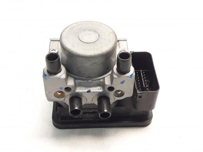 Framsidan på ABS Modulator från en Kawasaki Z 800 -2015 motorcykel.